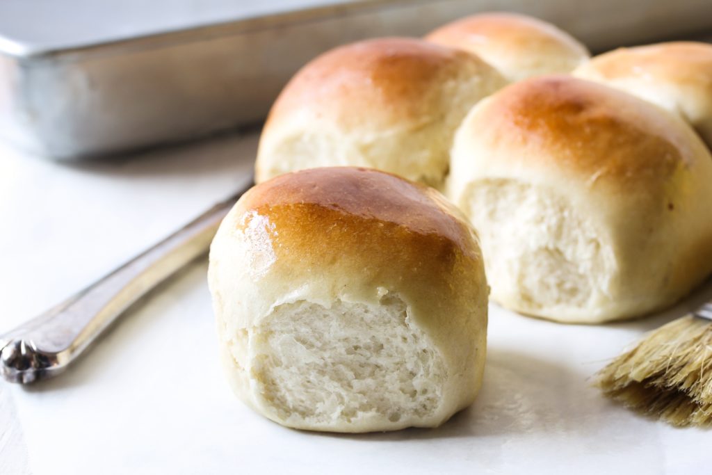 dinner rolls, rolls, buns, thanksgiving rolls